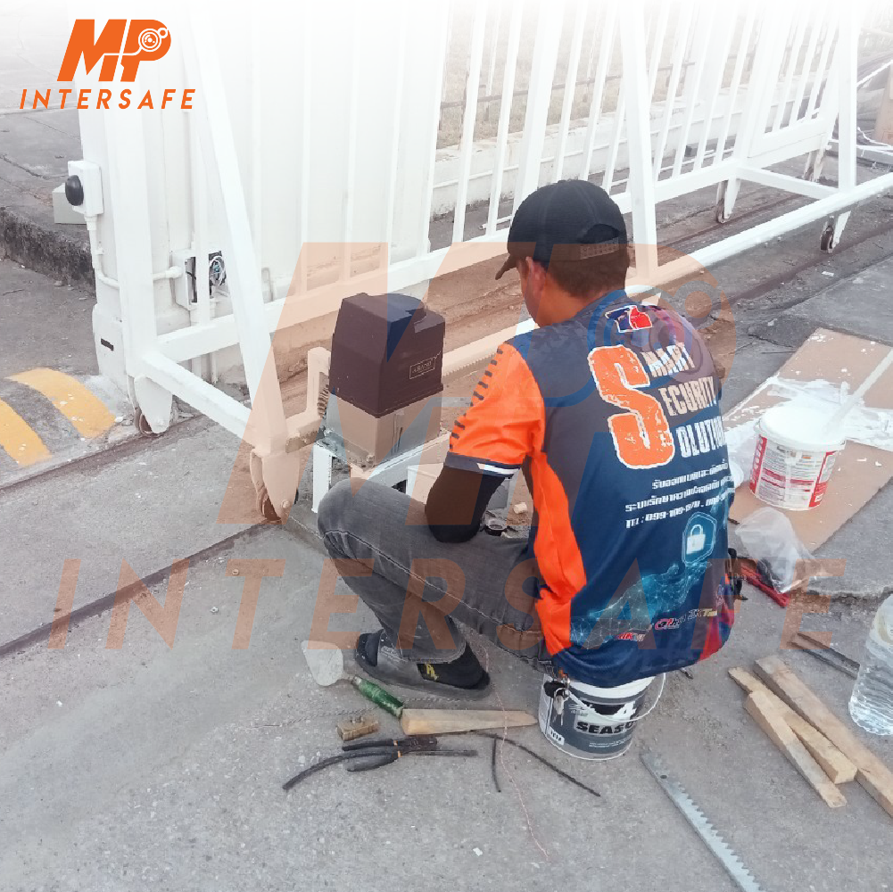 กลอรีแพลน ประตูมอเตอร์ ALBANO รุ่น 2000 kg. Site : ชลบุรี 4