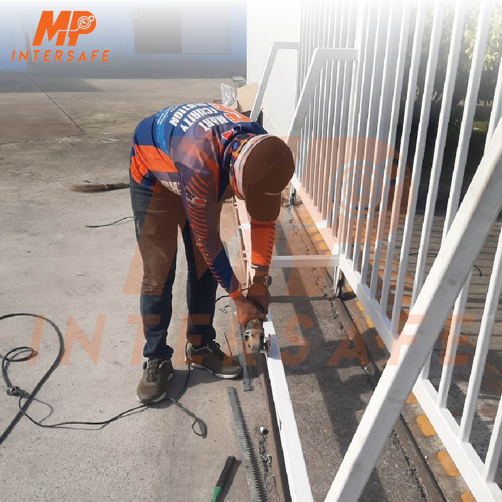 กลอรีแพลน ประตูมอเตอร์ ALBANO รุ่น 2000 kg. Site : ชลบุรี 8